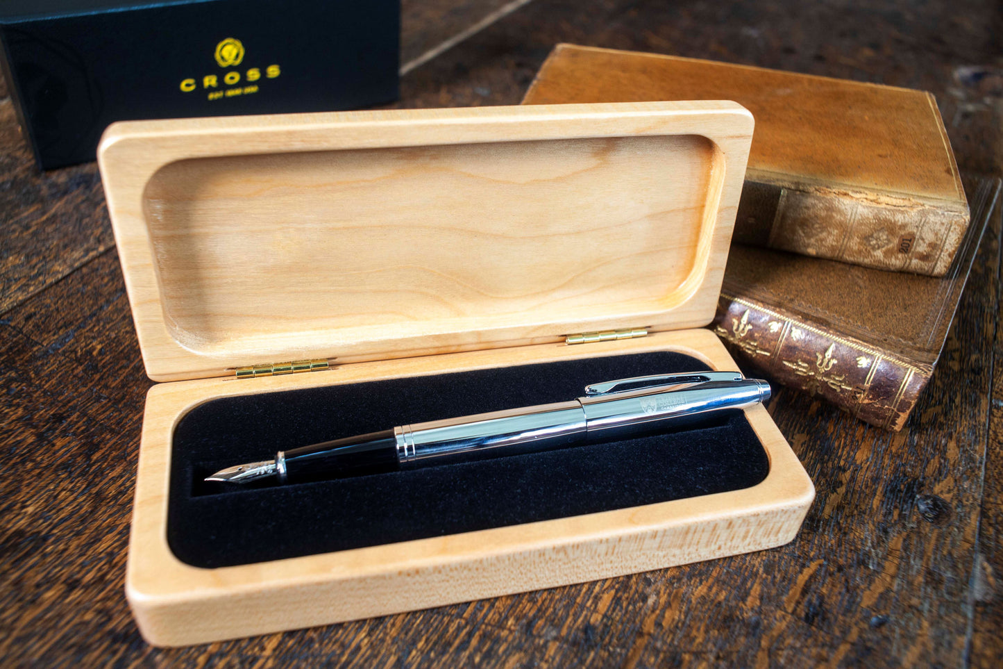 Trinity Fountain Pen in Wide Maple Case